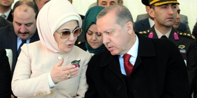 “أم بلال” تقاضي صحفياً تركياً بتهمة إهانة.. “حرم الرئيس” 